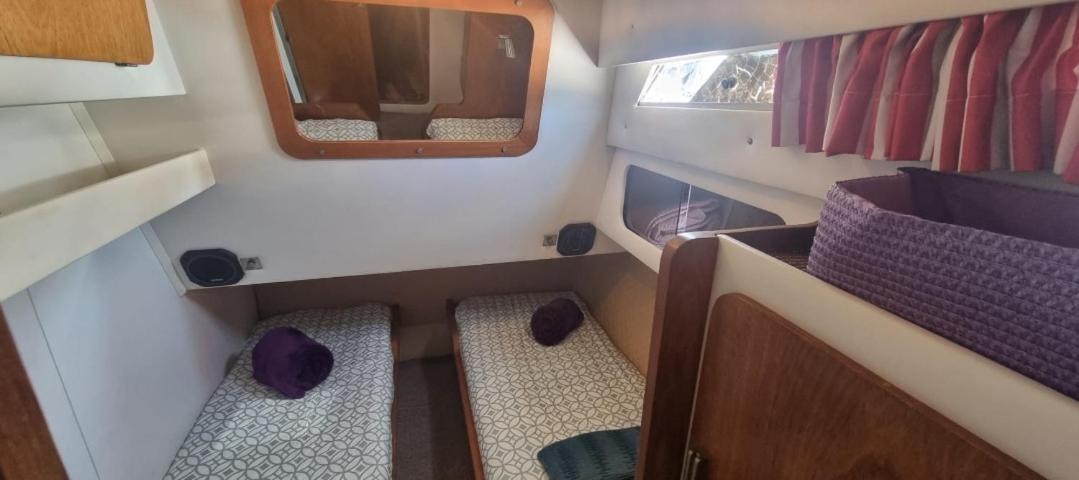 Отель Beautiful And Comfy Boat In Barcelona With Boat Tour Option Экстерьер фото
