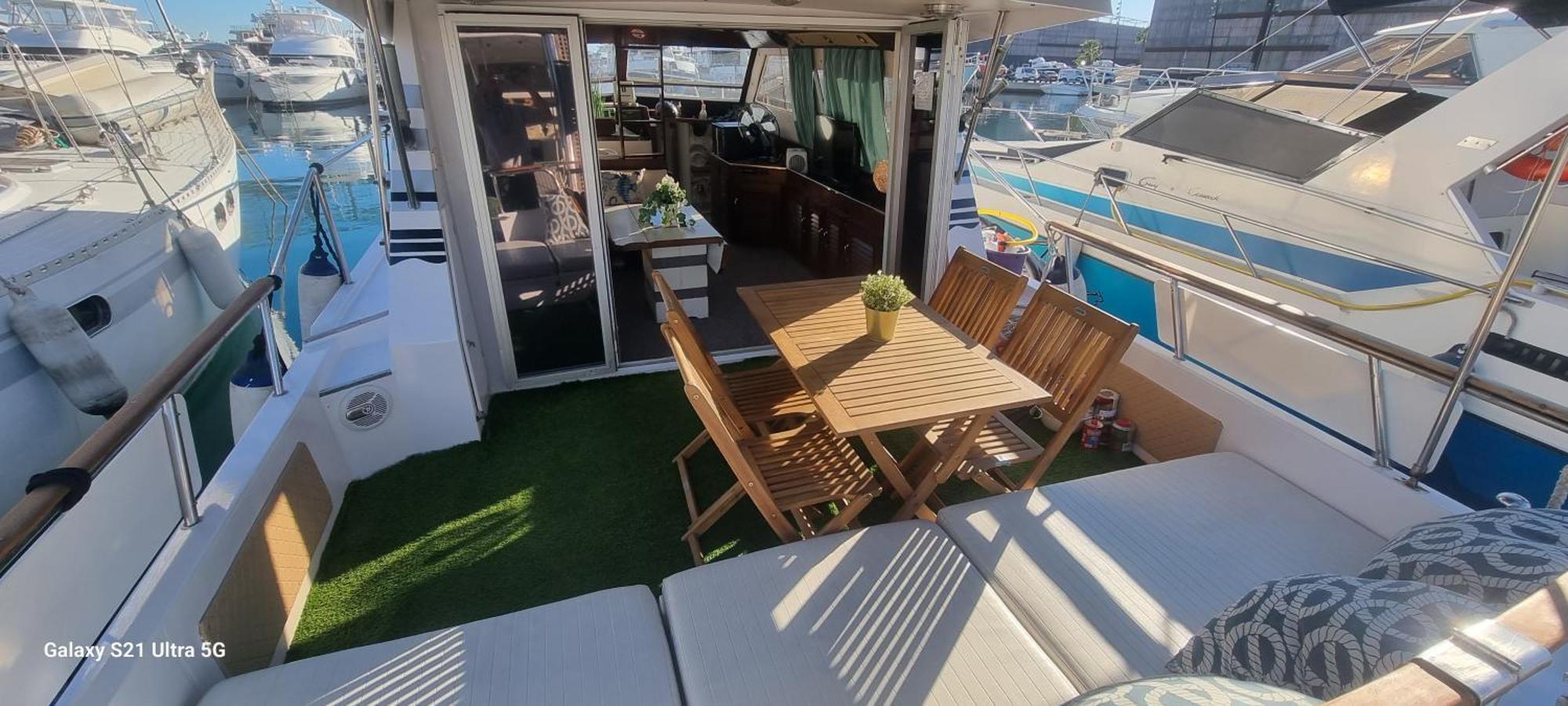 Отель Beautiful And Comfy Boat In Barcelona With Boat Tour Option Экстерьер фото
