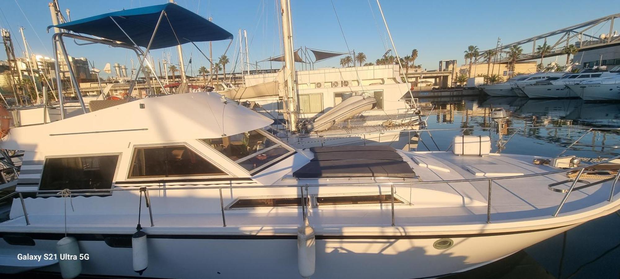 Отель Beautiful And Comfy Boat In Barcelona With Boat Tour Option Экстерьер фото