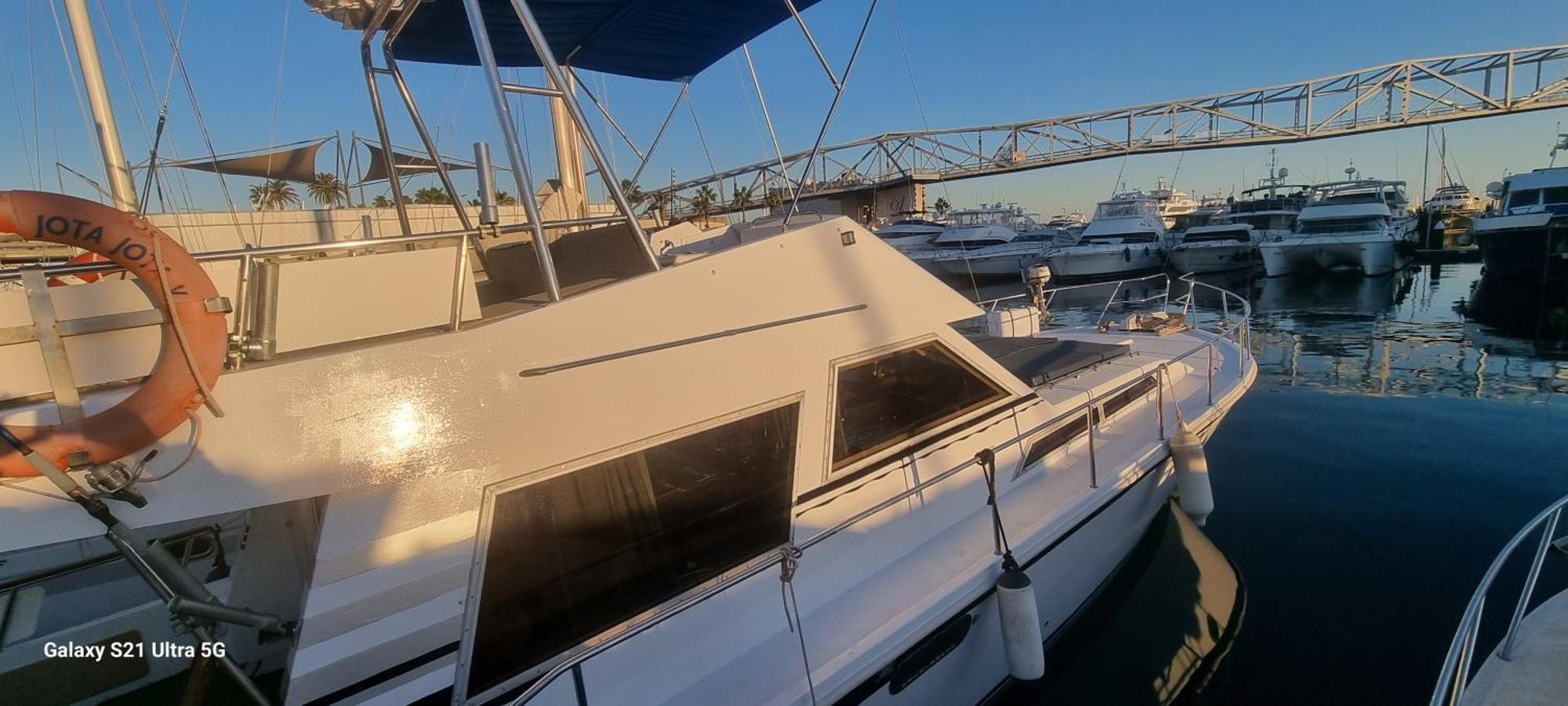 Отель Beautiful And Comfy Boat In Barcelona With Boat Tour Option Экстерьер фото
